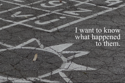 Bild einer Kreidezeichnung mit dem Text "I want to know what happened to them